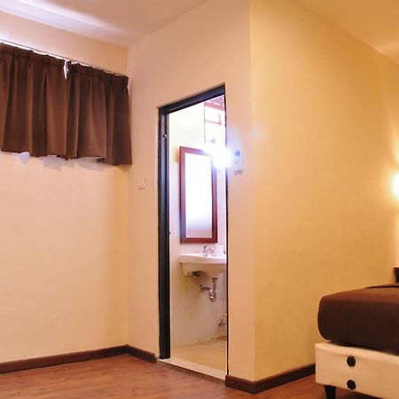 Bemo Corner Guest House Kuta Lombok Værelse billede
