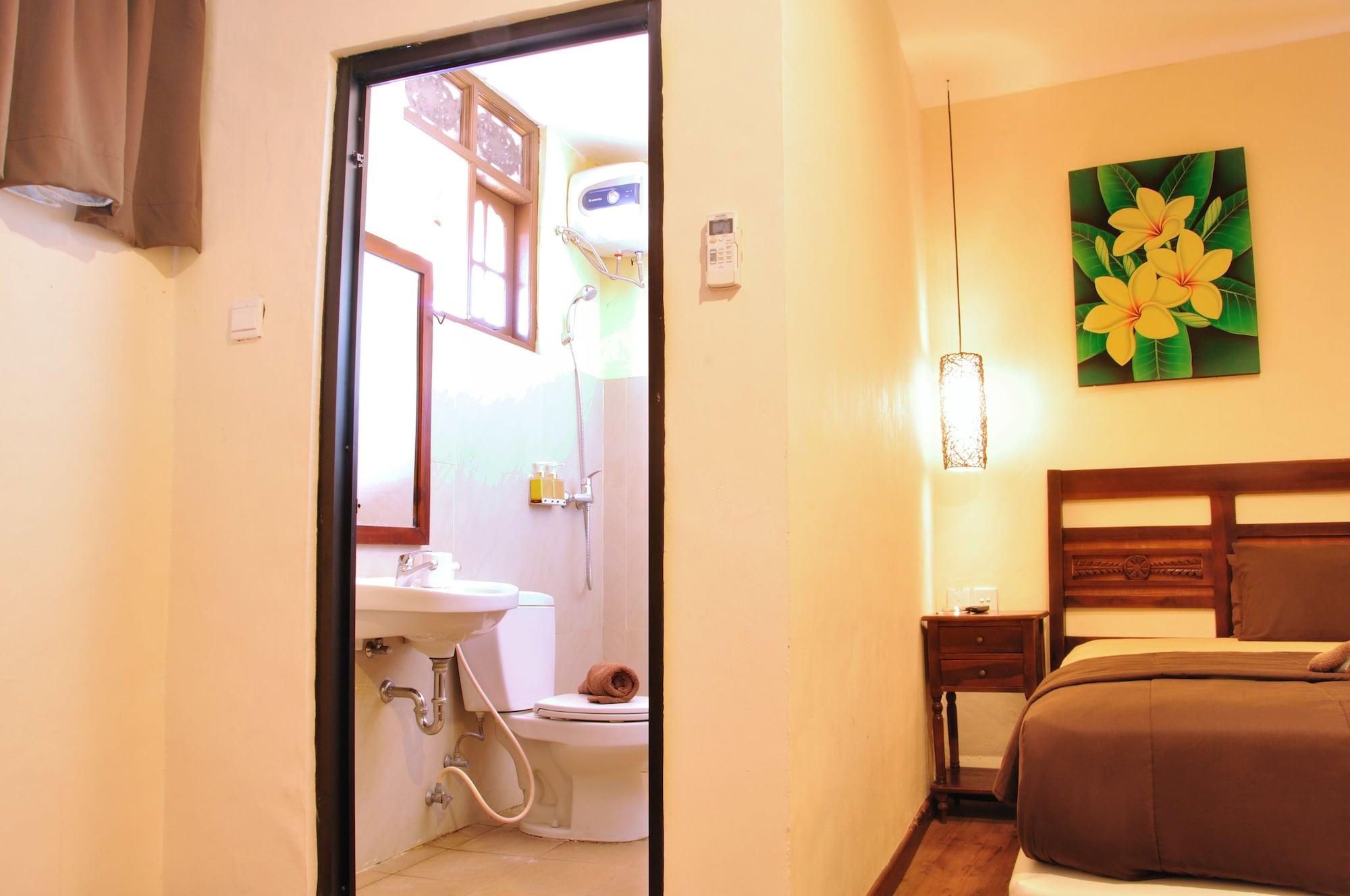 Bemo Corner Guest House Kuta Lombok Eksteriør billede