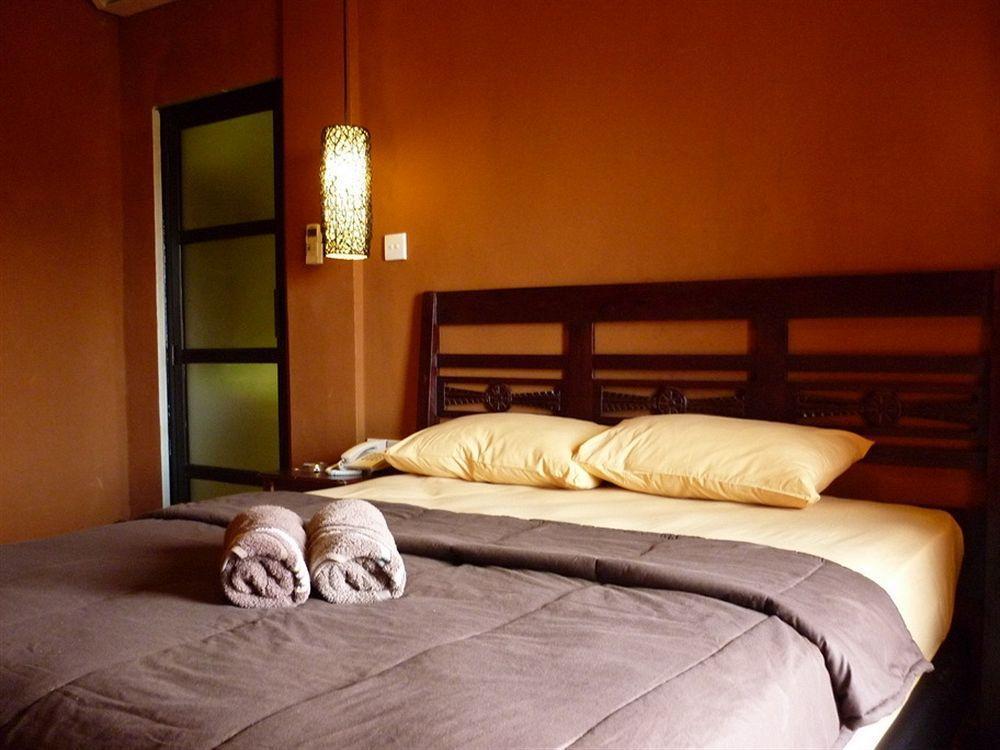 Bemo Corner Guest House Kuta Lombok Eksteriør billede